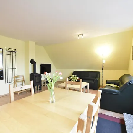 Lejlighed 5-zimmer-ferienunterkunft In Mit Garten Zierow