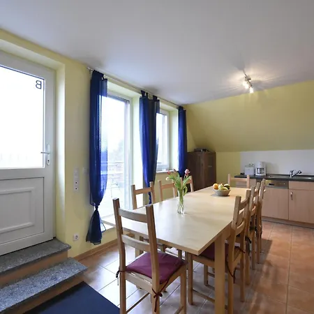 Lejlighed 5-zimmer-ferienunterkunft In Mit Garten Zierow