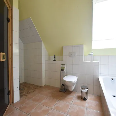 Lejlighed 5-zimmer-ferienunterkunft In Mit Garten Zierow