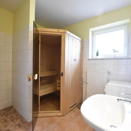 Lejlighed 5-zimmer-ferienunterkunft In Mit Garten Zierow